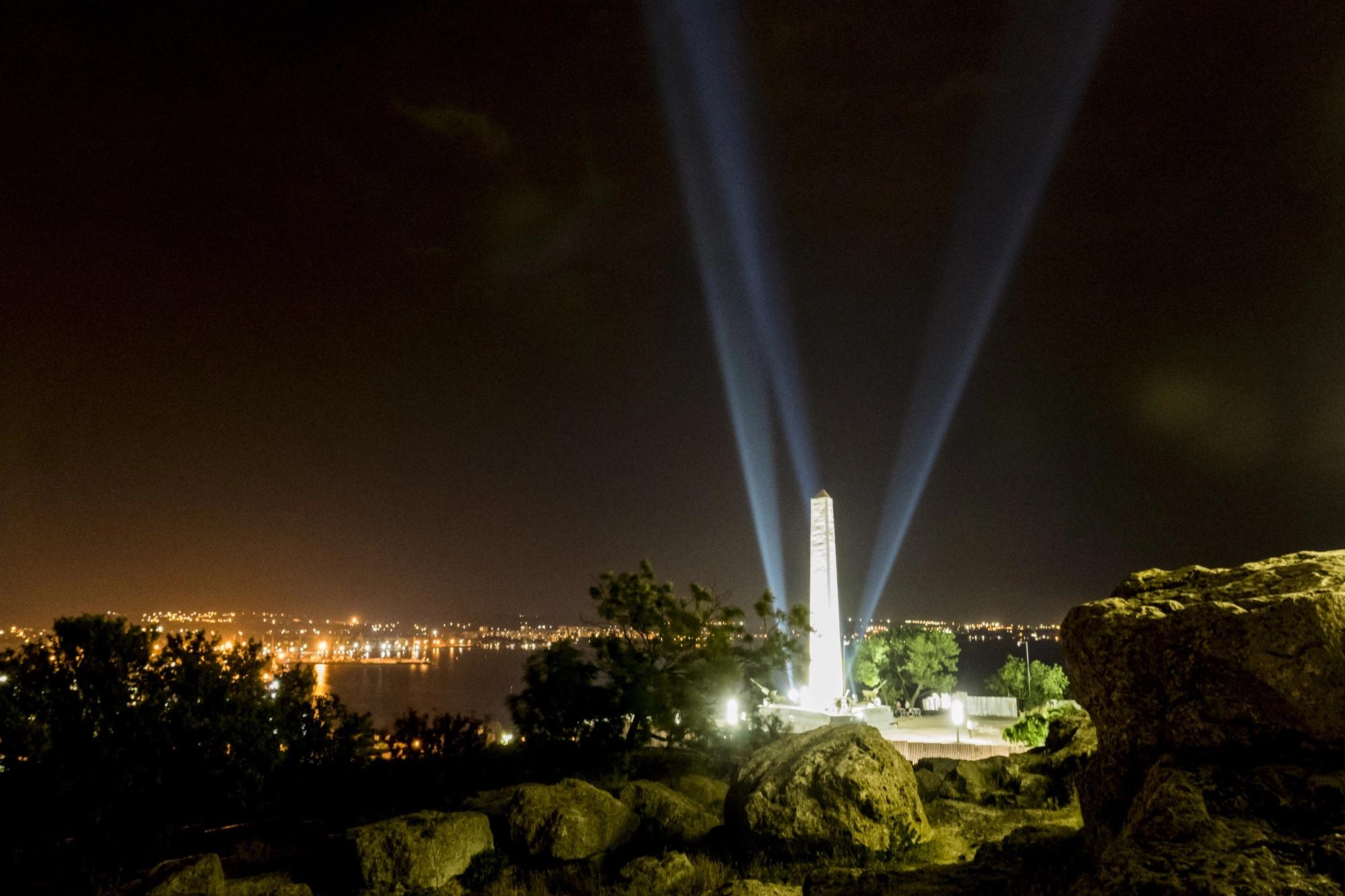 obelisk-aleksandr-butorin.jpg